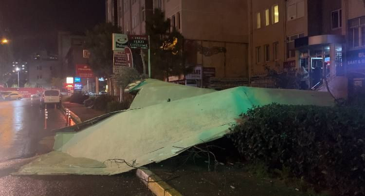 İstanbul'da fırtına: 15 katlı binanın dış cephesi uçtu - Resim: 3