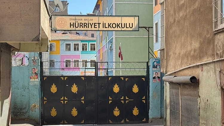 Okula gelen veli, kadın öğretmene tokat attı - Resim : 1