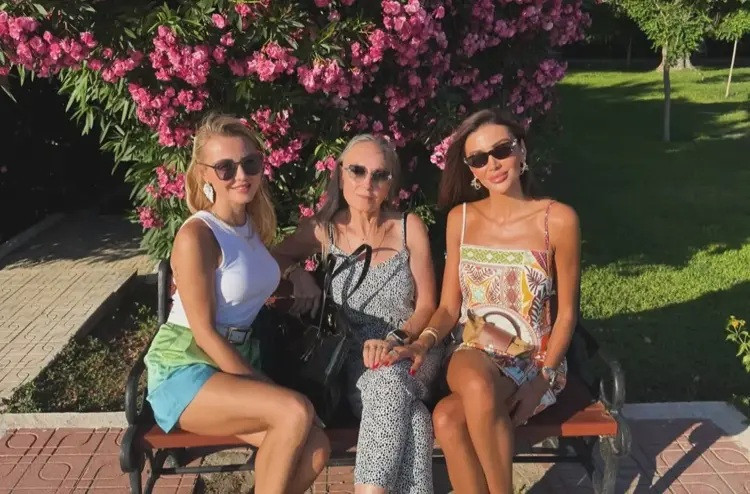 Özge Ulusoy trafik kazasında kaybettiği babasını andı - Resim : 2