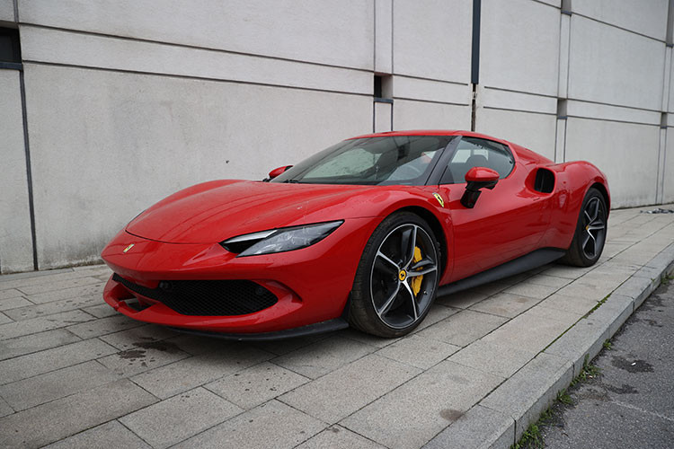 Dilan ve Engin Polat'ın araçları satılıyor - Resim : 1