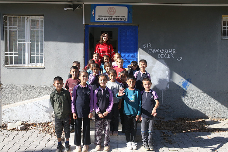 Bravo Derya Hoca: 25 yaşında hem müdür hem öğretmen hem hizmetli - Resim : 4