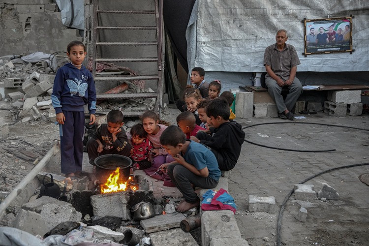 5 oğlu öldürüldü, 36 torununa bakıyor - Resim : 2