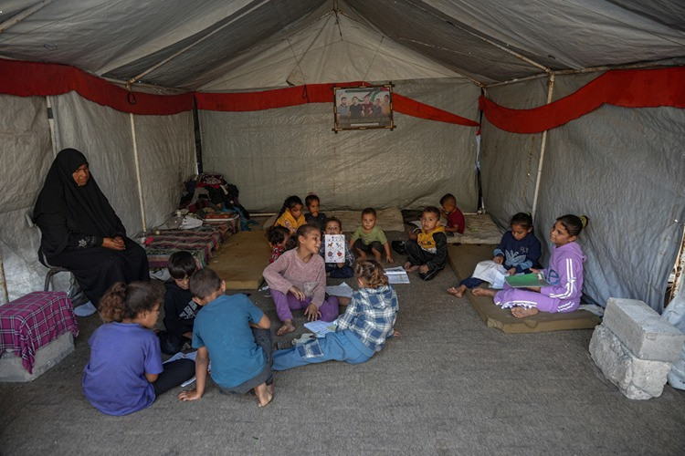5 oğlu öldürüldü, 36 torununa bakıyor - Resim : 3