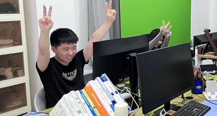 Yeni trend: Genç işsizler para verip çalışıyormuş gibi yapıyor - Resim : 1