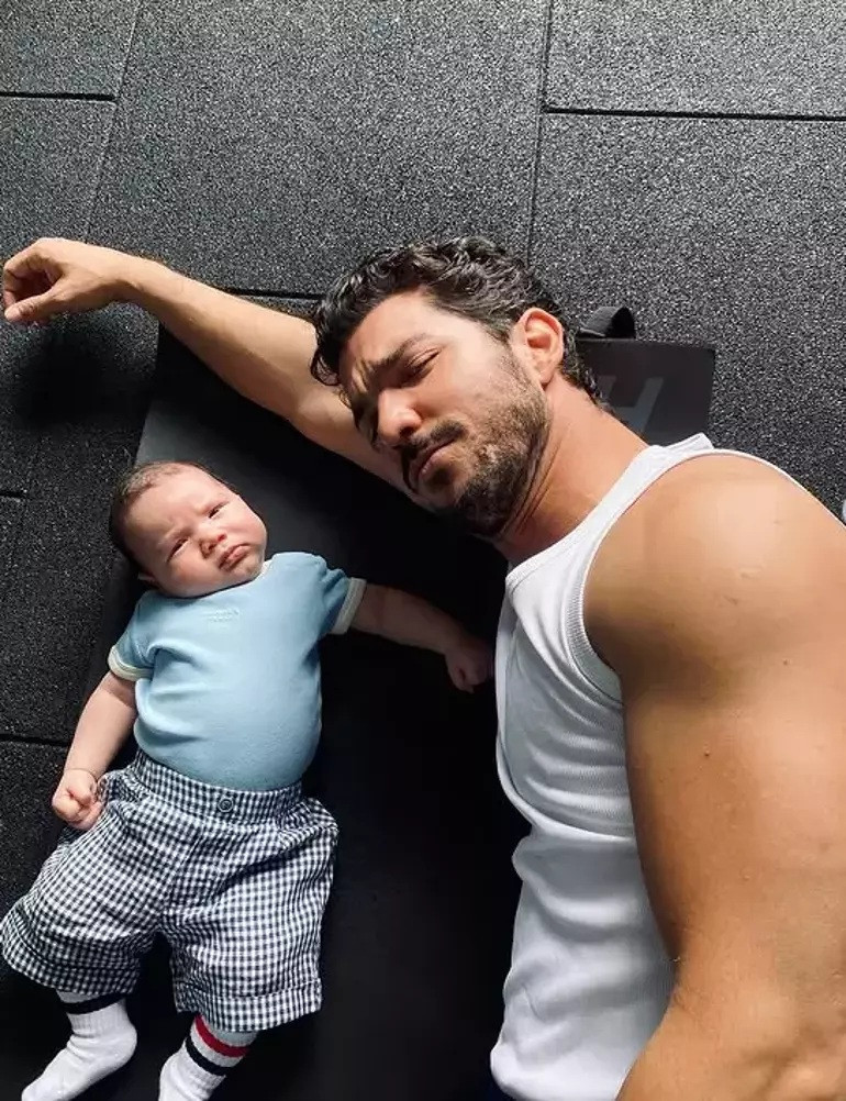 Pınar Deniz oğlu Fikret Hakan’ı ilk kez gösterdi - Resim : 1