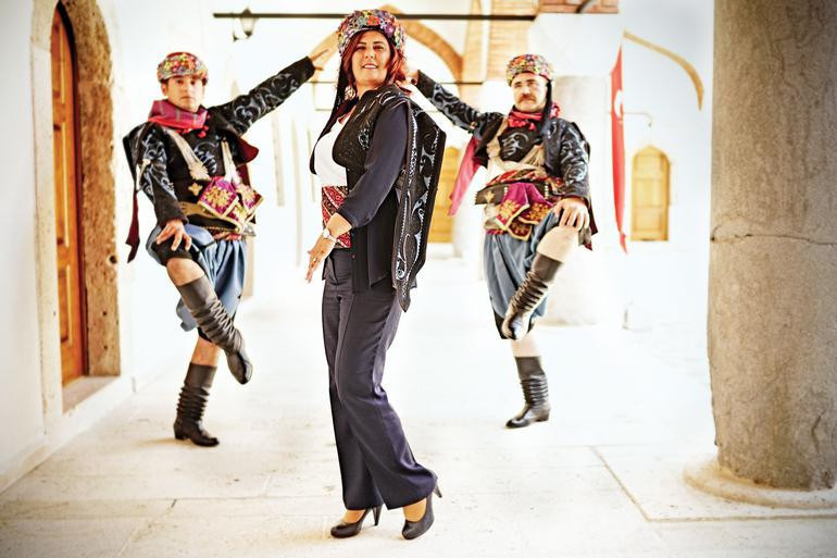 Erdoğan Özel'i hedef alırken alkışladı: Özlem Çerçioğlu resmen AKP'de - Resim : 3