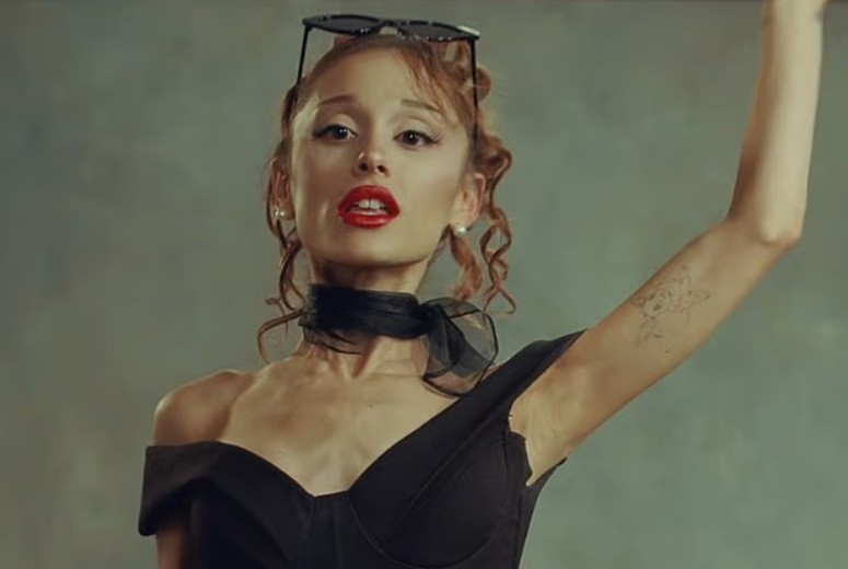 Ariana Grande'nin yeni klibindeki görüntüsü hayranlarını endişelendirdi - Resim : 1