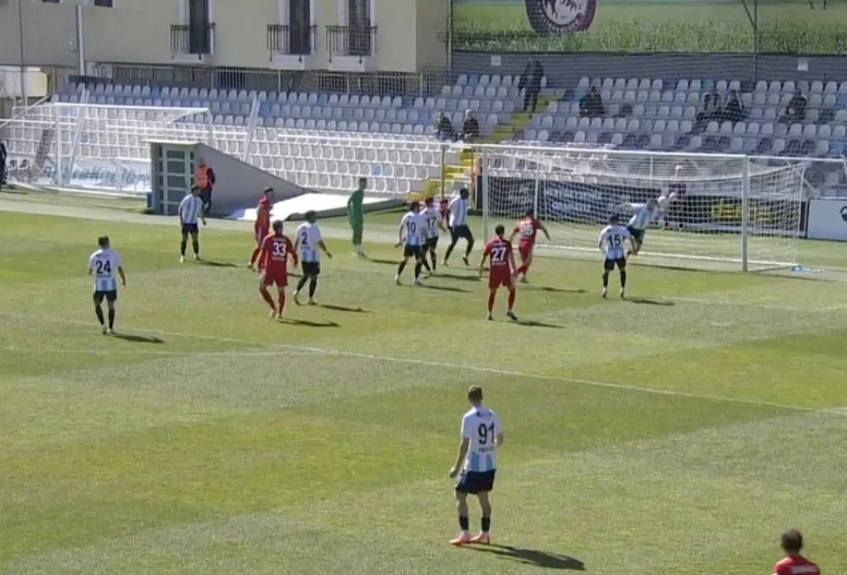 Bu da 'Türk işi Suarez': Mustafa Yumlu kaleciliğe soyundu, maç 2-0'dan 4-2'ye döndü