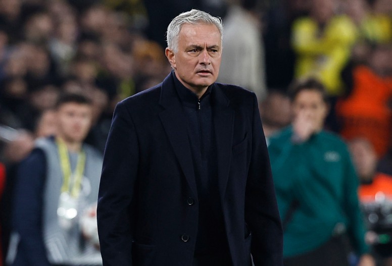 Yanlış notalara basan piyanist: Mourinho!