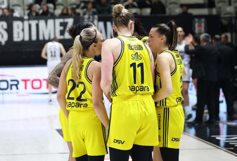 Fenerbahçe Beşiktaş'ı devirdi, liderliği garantiledi