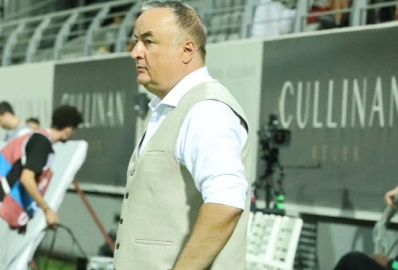 Fenerbahçe'nin eski hocası Engin Fırat, 55 yaşında hayatını kaybetti