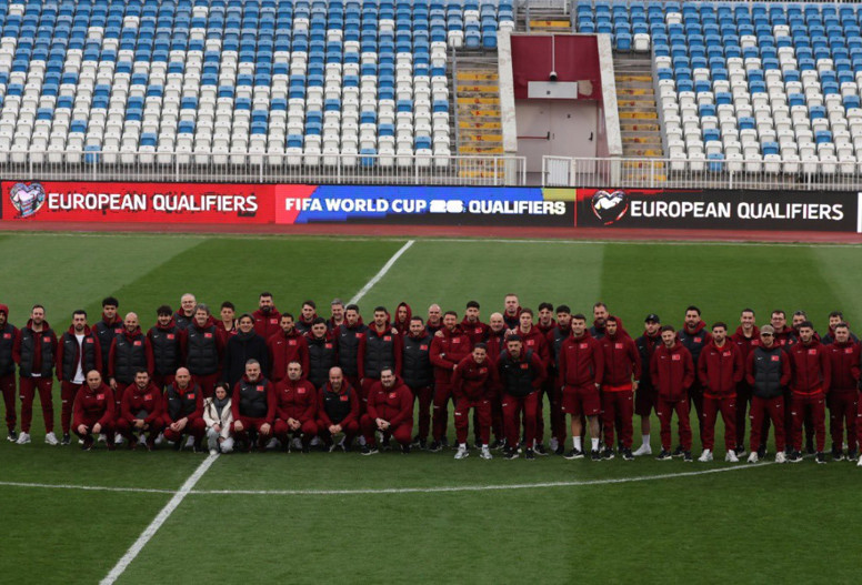 Milli Takım, Kosova maçı öncesi Fadil Vokrri Stadı’nda yürüyüş yaptı