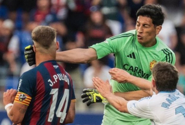 İspanya'da 2. Ligi'nde kaleci sinir krizi geçirdi: Adam öldürmeye teşebbüs