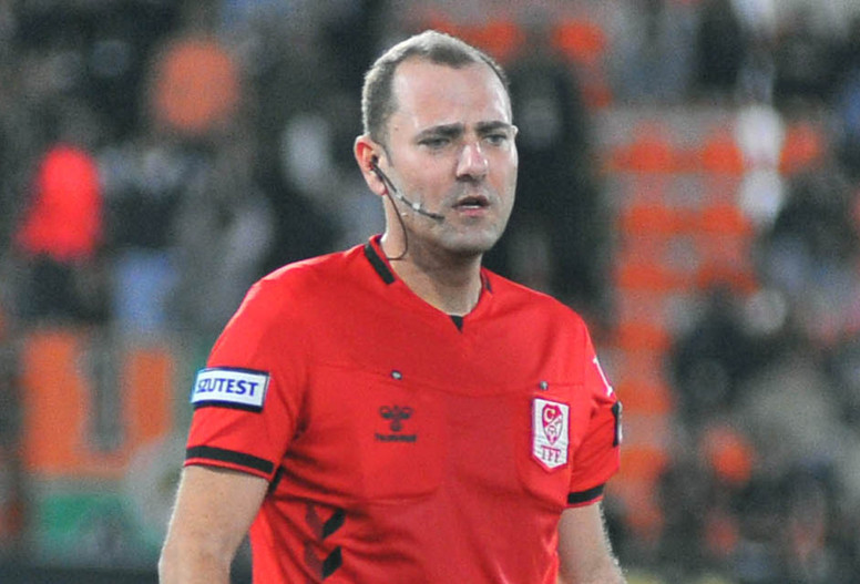Süper Lig'de derbi ve şampiyonluk maçını yönetecek hakem açıklandı