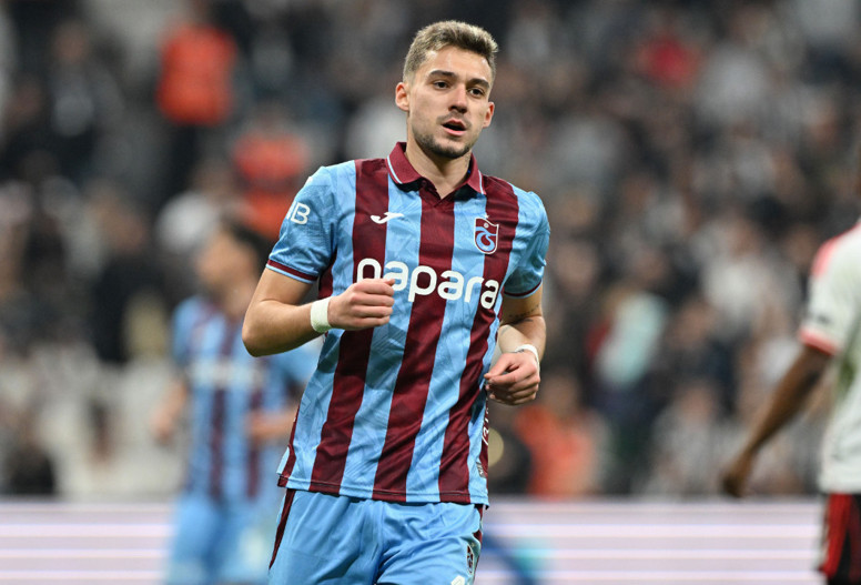 Ernest Muçi, Trabzonspor ile 3+1 yıllık imzaladı