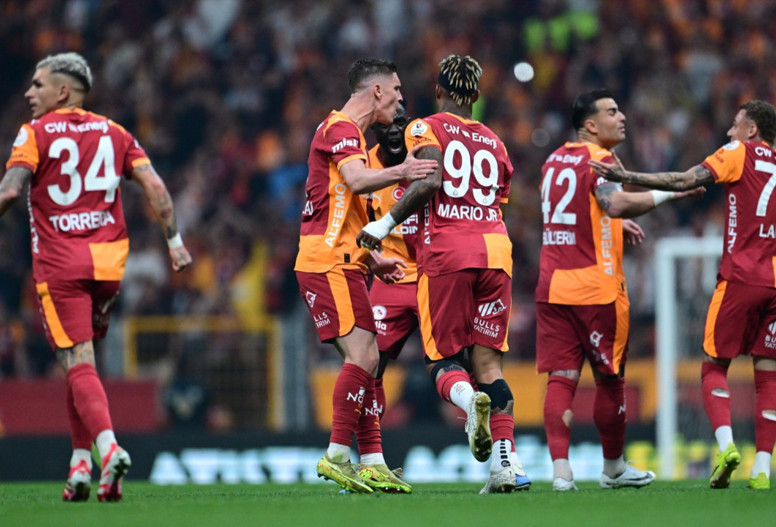 Galatasaray'da 10+4 çıkmazı!