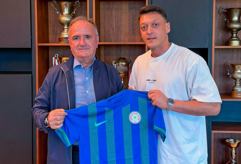 Çaykur Rizespor, Mesut Özil ile el sıkıştı