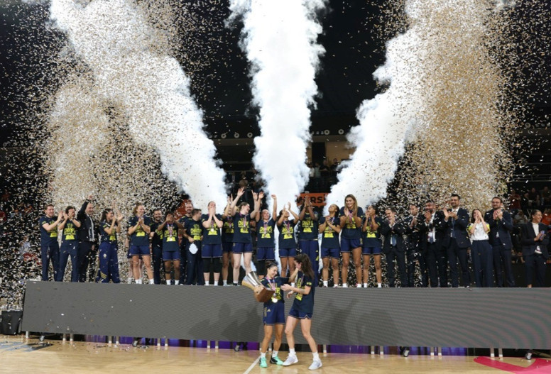 Fenerbahçe ÇBK Mersin’i devirdi. Süper Kupa'yı kazandı