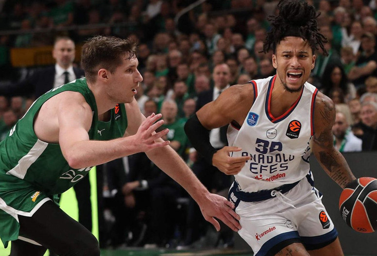 Anadolu Efes Zalgiris Kaunas deplasmanından Matthew Strazel ile çıktı