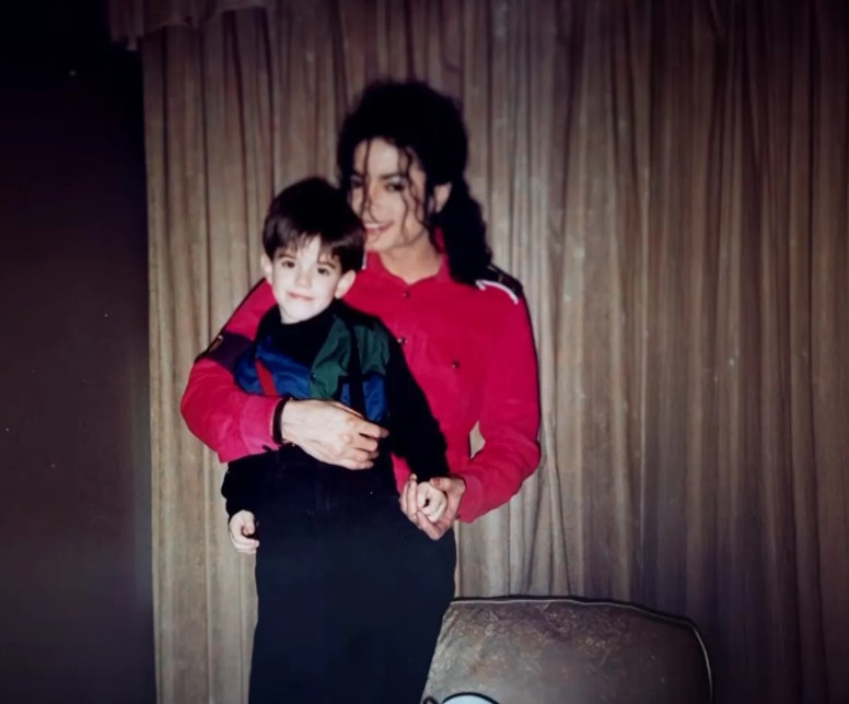 Michael Jackson'a 'gizli aile'sinden ağır suçlama - Resim : 3