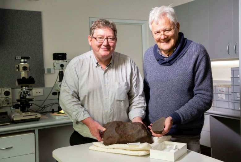 Altın sandığı taş çok daha değerli çıktı - Resim : 1