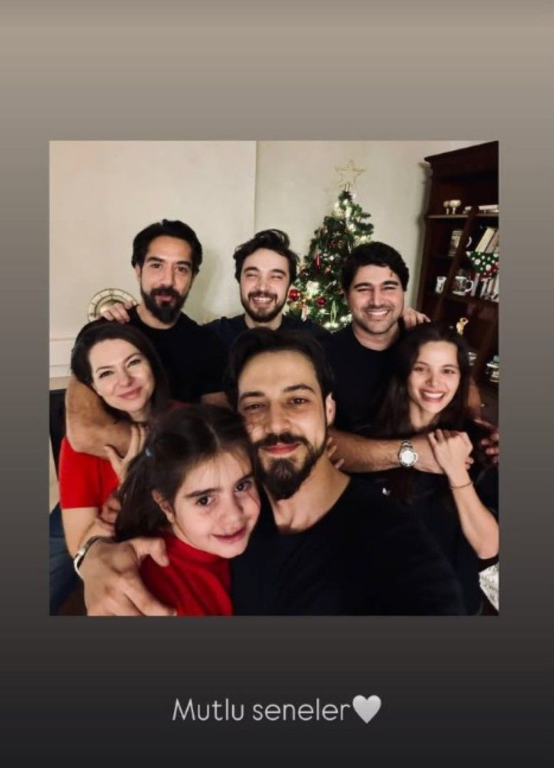 2026'ya böyle girdiler! Ünlülerin yeni yıl paylaşımları - Resim: 6