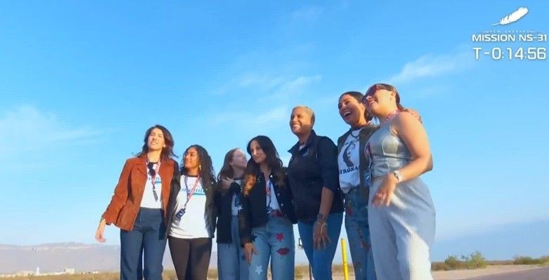 Mürettebatın tamamı kadın: 10 dakika uzaya çıkıp döndüler - Resim: 5