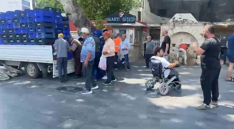Halde alıcı bulamadığı 4 ton domatesi vatandaşlara ücretsiz dağıttı - Resim: 5