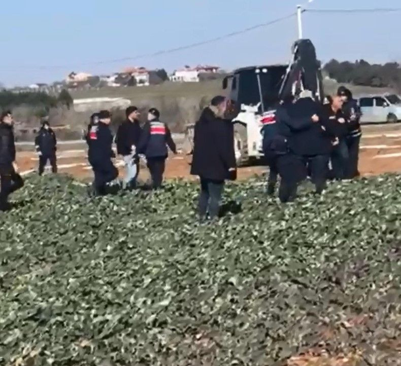 'Kaçak yapı' yıkımında gerginlik: 5 gözaltı - Resim: 7