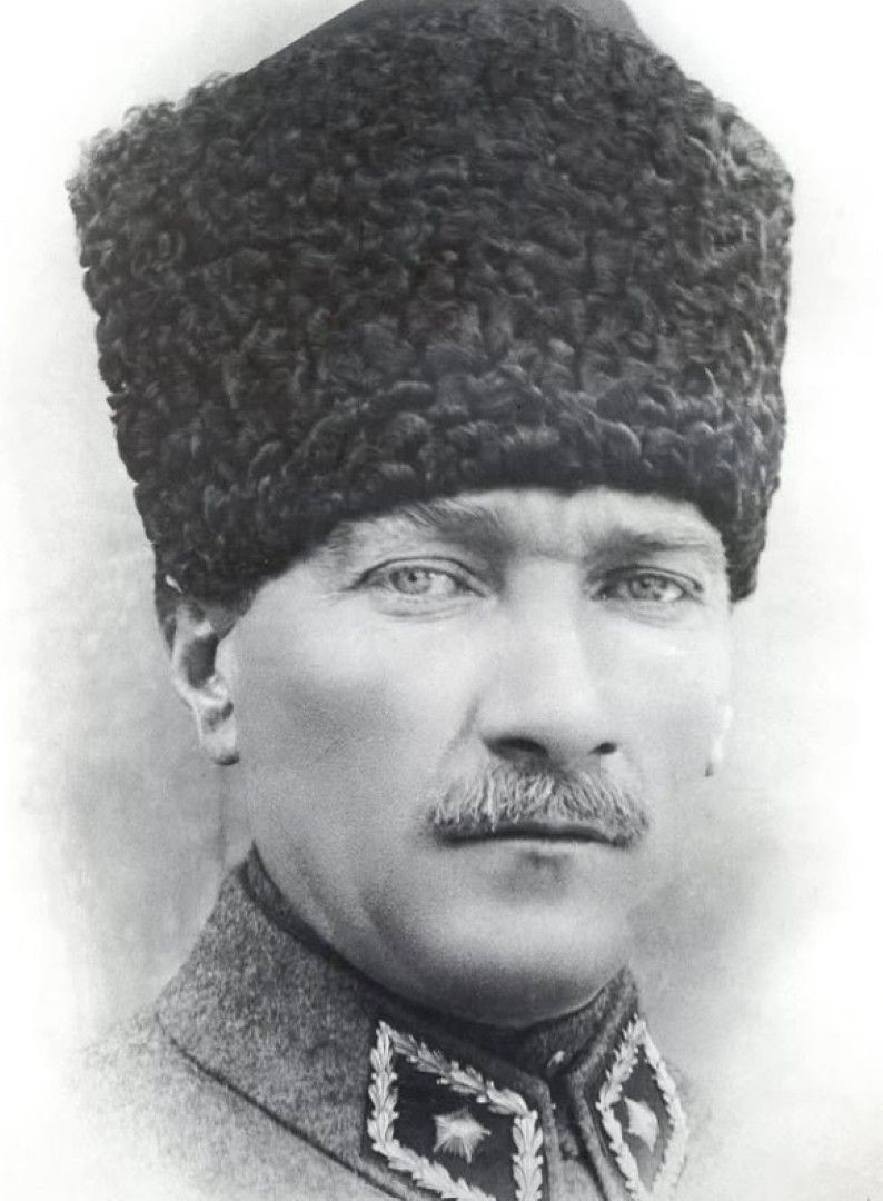 Ünlülerden 10 Kasım Atatürk'ü Anma Günü mesajları - Resim: 2