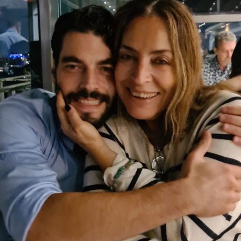 Akın Akınözü’nden annesine yürek burkan mesaj: “Sen gideli tam bir yıl oldu…” - Resim : 1