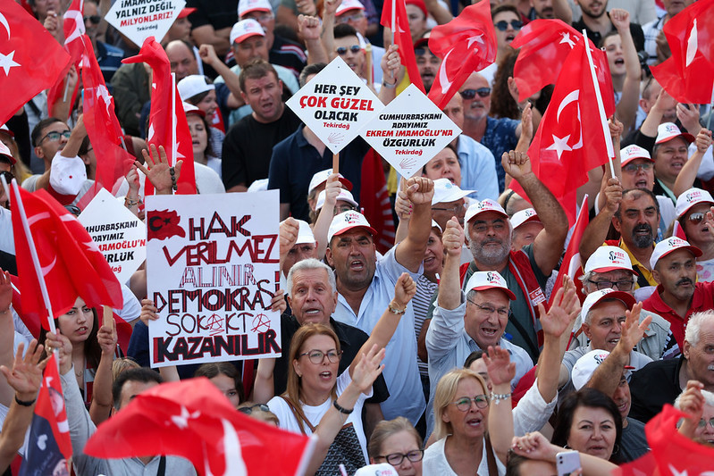 Özgür Özel elinde yüzükle anlattı: Selim İmamoğlu'na öyle bir iftira attılar ki... - Resim : 2