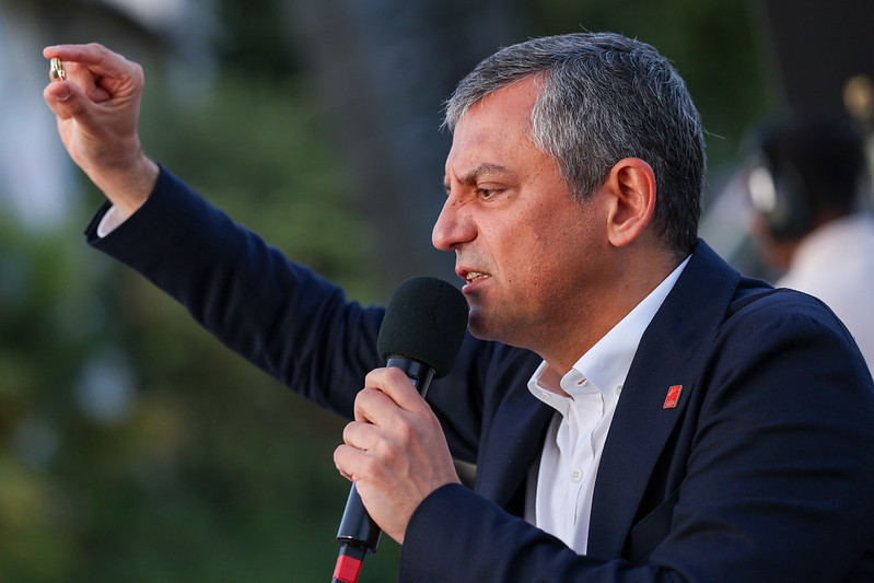 Özgür Özel elinde yüzükle anlattı: Selim İmamoğlu'na öyle bir iftira attılar ki... - Resim : 12