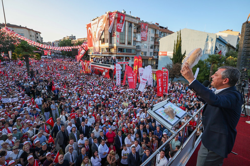 Özgür Özel elinde yüzükle anlattı: Selim İmamoğlu'na öyle bir iftira attılar ki... - Resim : 9