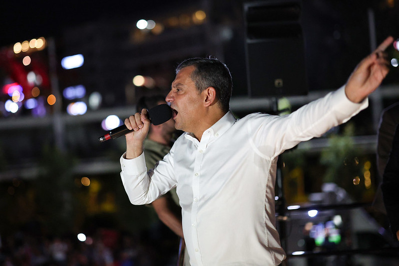 Özlem Çerçioğlu'nun AKP'ye geçmesinin ardından CHP'den Aydın'da gövde gösterisi - Resim : 15