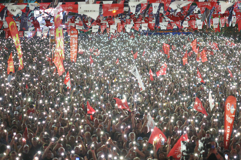 Özlem Çerçioğlu'nun AKP'ye geçmesinin ardından CHP'den Aydın'da gövde gösterisi - Resim : 9