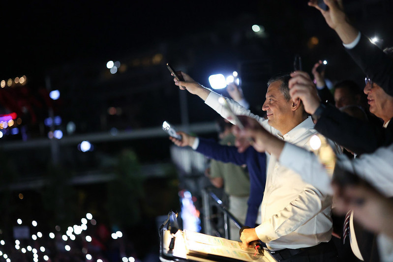 Özlem Çerçioğlu'nun AKP'ye geçmesinin ardından CHP'den Aydın'da gövde gösterisi - Resim : 14