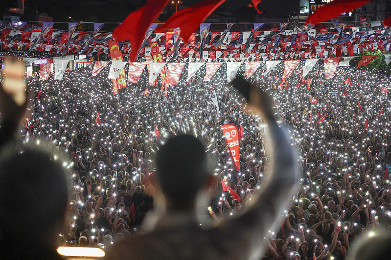 Özlem Çerçioğlu'nun AKP'ye geçmesinin ardından CHP'den Aydın'da gövde gösterisi - Resim : 13