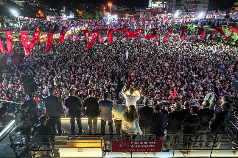 Özlem Çerçioğlu'nun AKP'ye geçmesinin ardından CHP'den Aydın'da gövde gösterisi - Resim : 1