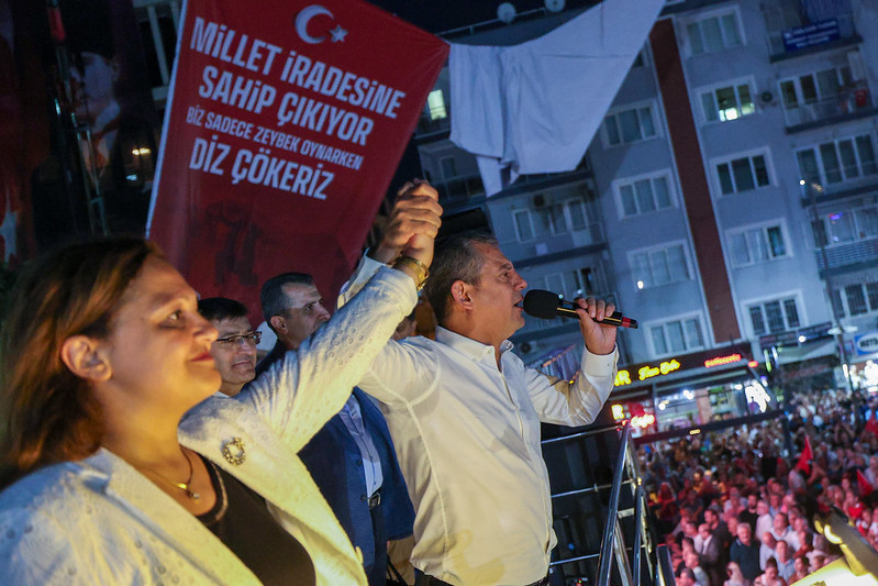 Özlem Çerçioğlu'nun AKP'ye geçmesinin ardından CHP'den Aydın'da gövde gösterisi - Resim : 19