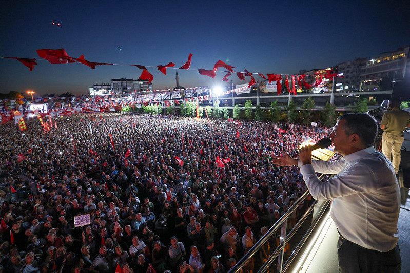 Özlem Çerçioğlu'nun AKP'ye geçmesinin ardından CHP'den Aydın'da gövde gösterisi - Resim : 21