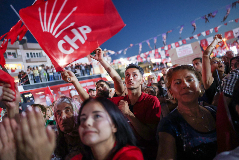Özlem Çerçioğlu'nun AKP'ye geçmesinin ardından CHP'den Aydın'da gövde gösterisi - Resim : 25