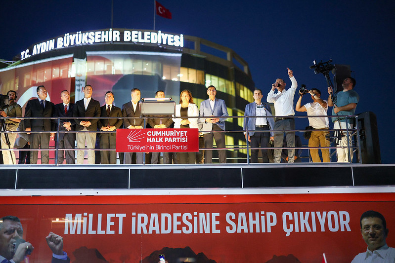 Özlem Çerçioğlu'nun AKP'ye geçmesinin ardından CHP'den Aydın'da gövde gösterisi - Resim : 22