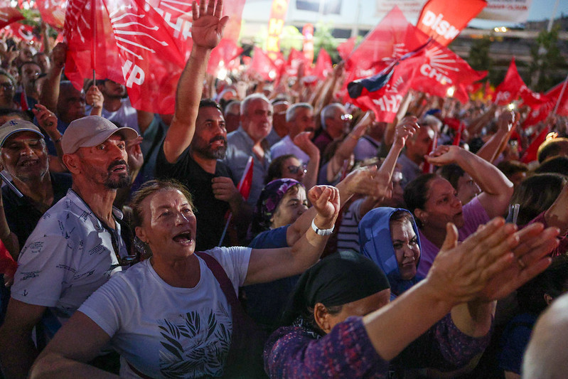 Özlem Çerçioğlu'nun AKP'ye geçmesinin ardından CHP'den Aydın'da gövde gösterisi - Resim : 26