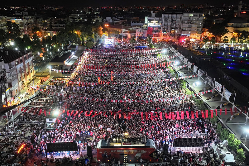 Özlem Çerçioğlu'nun AKP'ye geçmesinin ardından CHP'den Aydın'da gövde gösterisi - Resim : 2