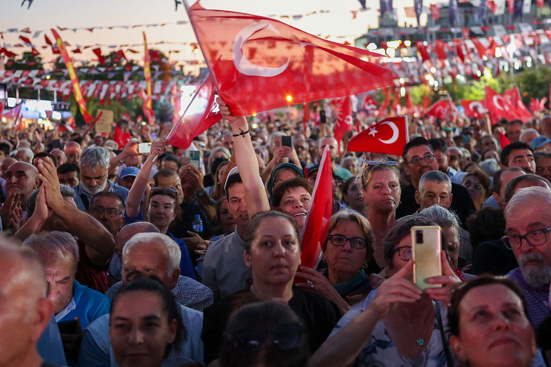 Özlem Çerçioğlu'nun AKP'ye geçmesinin ardından CHP'den Aydın'da gövde gösterisi - Resim : 24