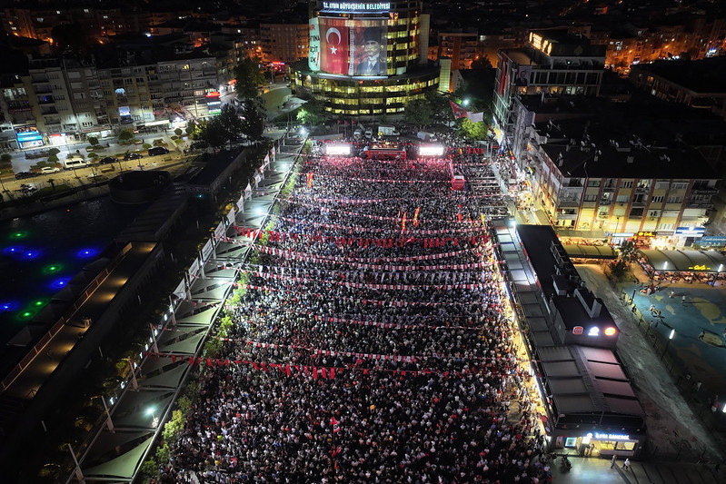 Özlem Çerçioğlu'nun AKP'ye geçmesinin ardından CHP'den Aydın'da gövde gösterisi - Resim : 3