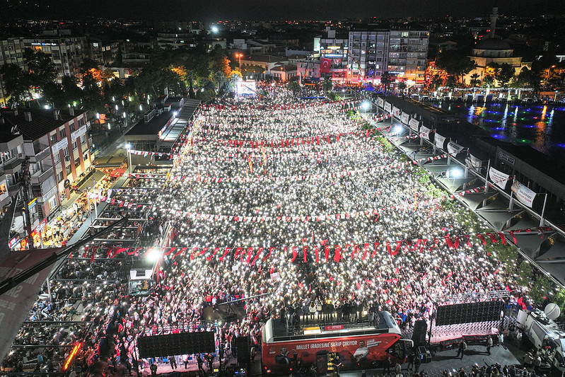 Özlem Çerçioğlu'nun AKP'ye geçmesinin ardından CHP'den Aydın'da gövde gösterisi - Resim : 4