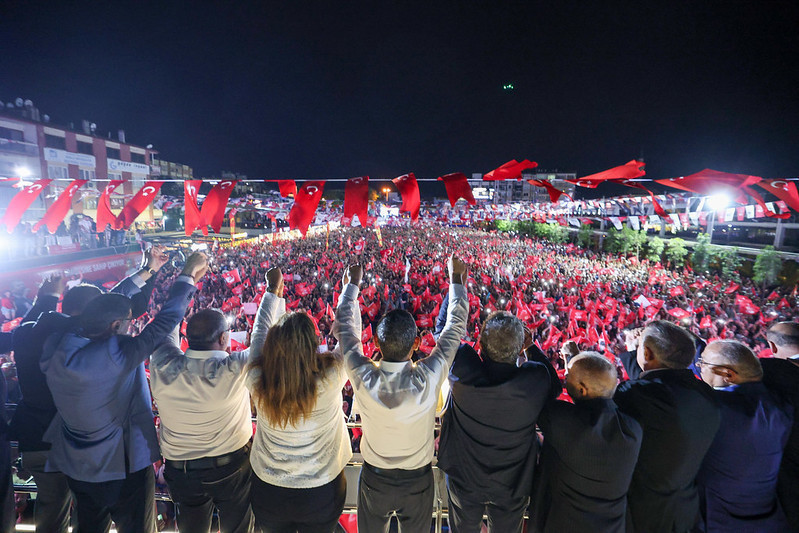 Özlem Çerçioğlu'nun AKP'ye geçmesinin ardından CHP'den Aydın'da gövde gösterisi - Resim : 5