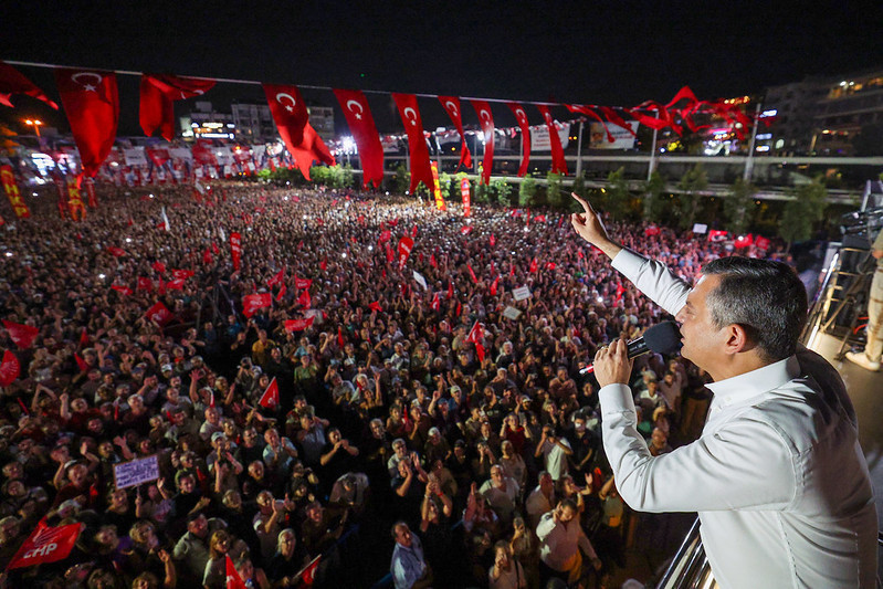 Özlem Çerçioğlu'nun AKP'ye geçmesinin ardından CHP'den Aydın'da gövde gösterisi - Resim : 10